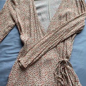 COPY - Brandy Melville wrap around dress